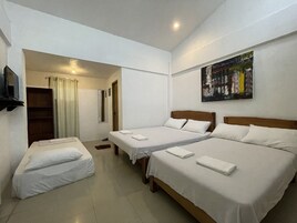 Economy Room | Rollaway beds, bed sheets