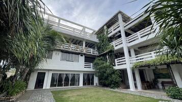 Fachada de la propiedad