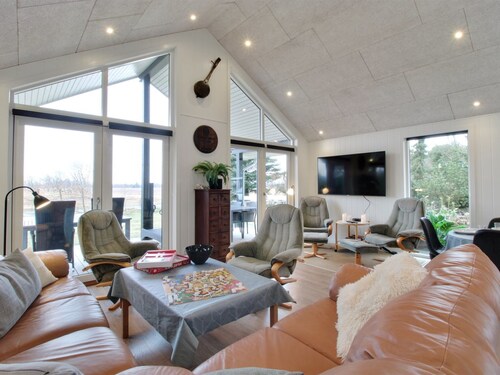 "Cholena" - 700m from the sea by Interhome