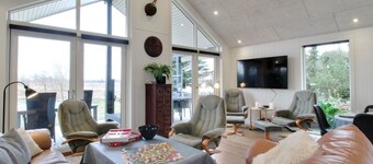 "Cholena" - 700m from the sea by Interhome