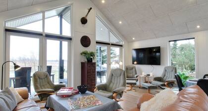 "Cholena" - 700m from the sea by Interhome