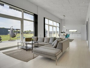 Fernseher, Tischfußball