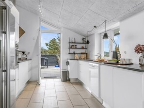 Réfrigérateur, micro-ondes, lave-vaisselle