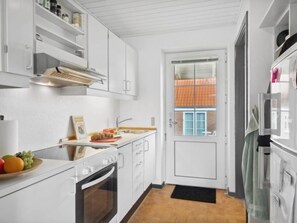 Fridge, cookware/dishes/utensils