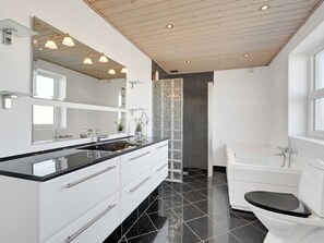 Bathroom - "Bibbi" - 20m to the fjord by Interhome (Ulfborg)