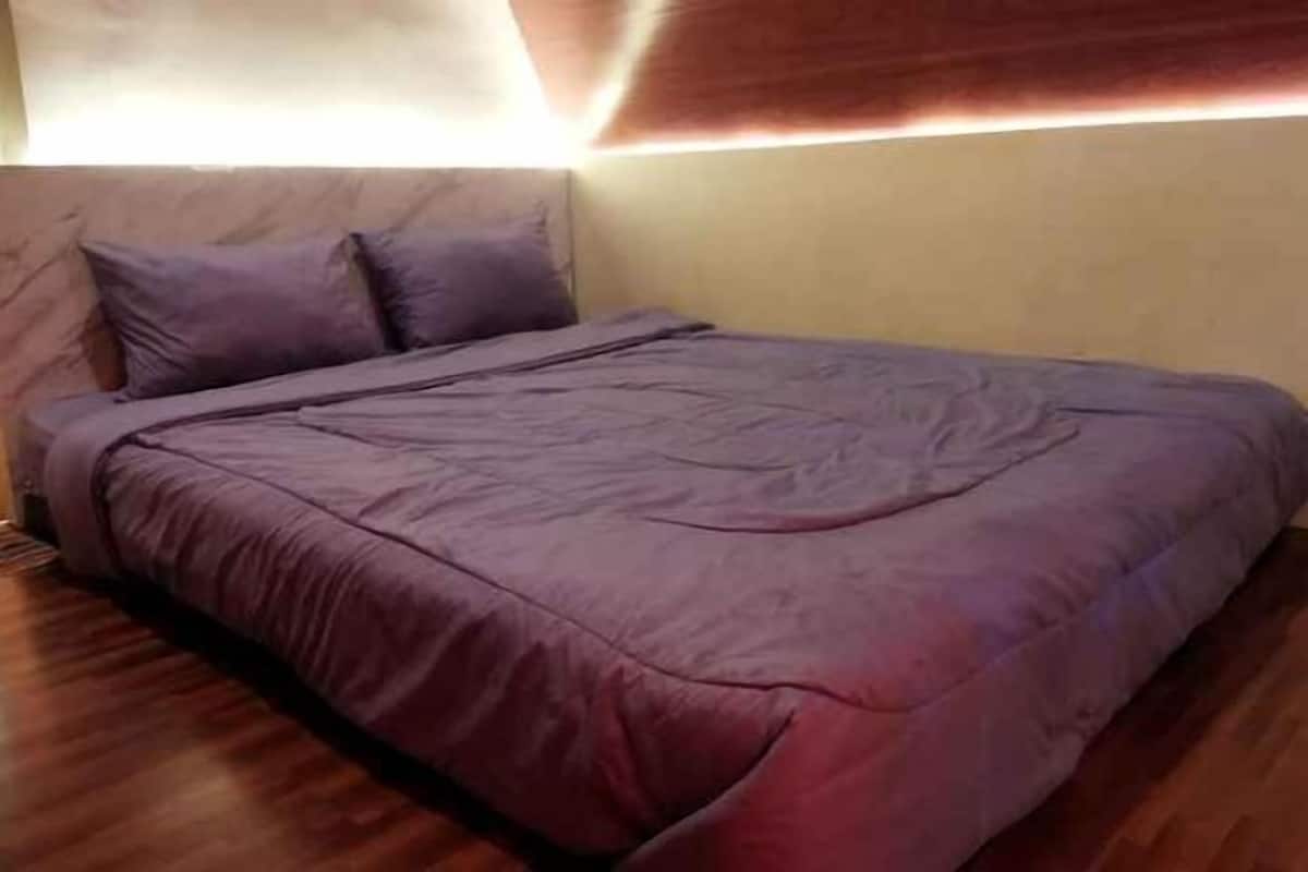 Rollaway beds, free WiFi, bed sheets
