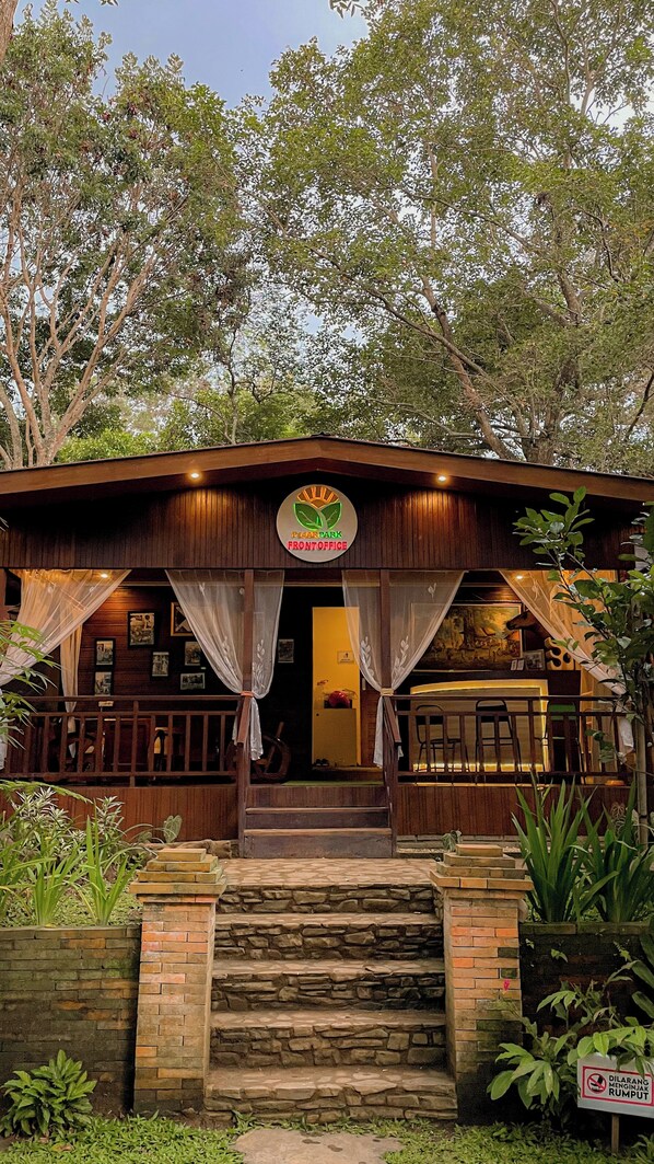 A building with a sign reading "Fajar Park Front Office". - Pijar Resort Powered by Cocotel (Colo)