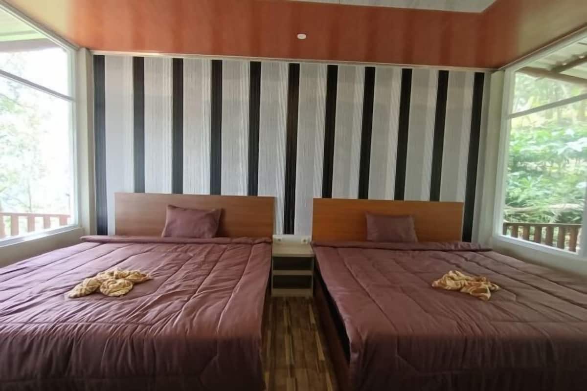 Rollaway beds, free WiFi, bed sheets