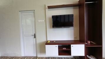 Family Room | Rollaway beds, free WiFi, bed sheets