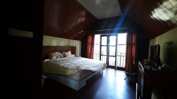 Rollaway beds, free WiFi, bed sheets