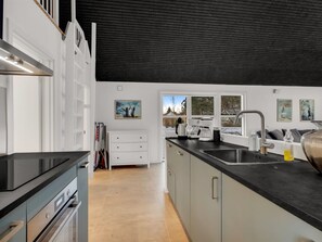 Kühlschrank, Ofen, Geschirrspüler, Hochstuhl