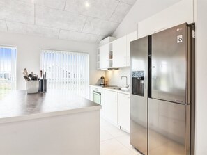 Fridge, microwave, dishwasher, cookware/dishes/utensils
