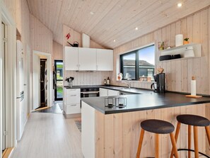 Fridge, microwave, dishwasher, cookware/dishes/utensils