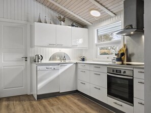 Køleskab, mikrobølgeovn, ovn, opvaskemaskine
