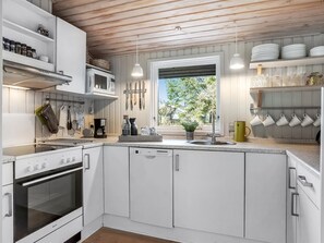 Fridge, microwave, dishwasher, cookware/dishes/utensils