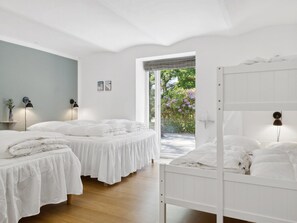6 bedrooms, WiFi