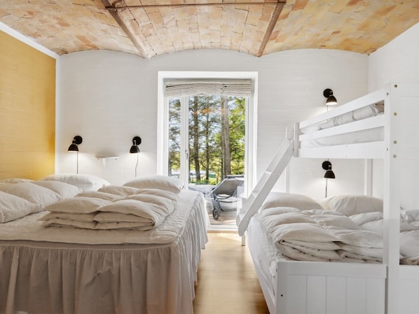 6 bedrooms, WiFi