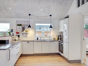 Kühlschrank, Mikrowelle, Ofen, Geschirrspüler