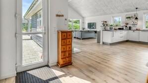 Fernseher, Kamin, DVD-Player