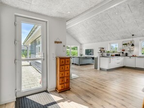 TV, fireplace, DVD player