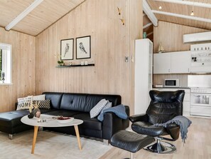Televisión y chimenea 