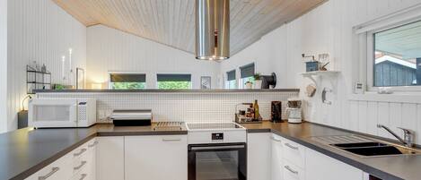 Fridge, microwave, dishwasher, cookware/dishes/utensils