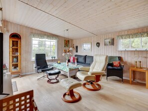 TV, fireplace, DVD player