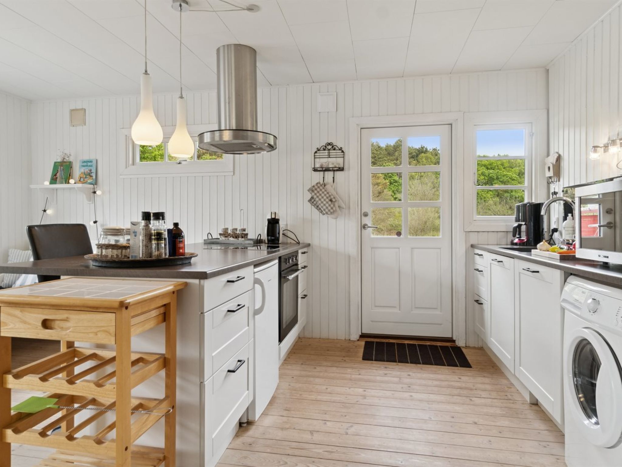 Kjøleskap, mikrobølgeovn, ovn og oppvaskmaskin