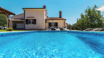 Seasonal outdoor pool