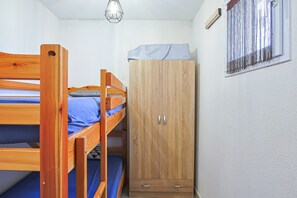 1 habitación, tabla de planchar con plancha y wifi gratis 