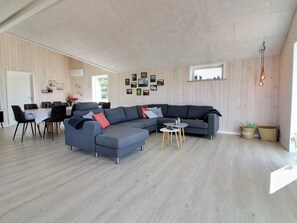 TV, fireplace - "Tahvo" - 3.3km from the sea by Interhome (Rømø)