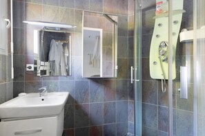 Tina y amenidades de baño gratuitas 
