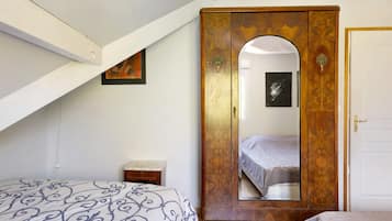 4 slaapkamers, een strijkplank/strijkijzer, gratis wifi, beddengoed