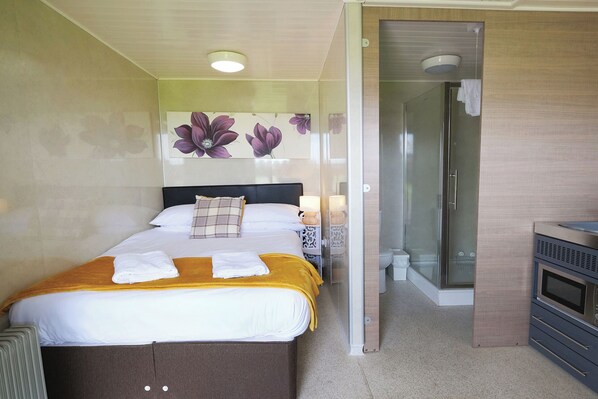 Standard Chalet | 1 bedroom, bed sheets