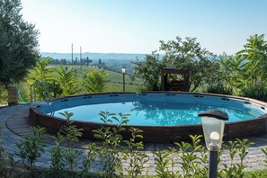 Pool - Holiday Home 'Girasole Apartment' with Shared Pool, Private Terrace and Air Conditioning (Cerreto Guidi)