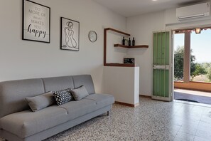 Lobby - Holiday Home 'Girasole Apartment' with Shared Pool, Private Terrace and Air Conditioning (Cerreto Guidi)