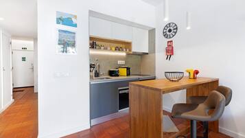 雪櫃、微波爐、爐具、洗碗機