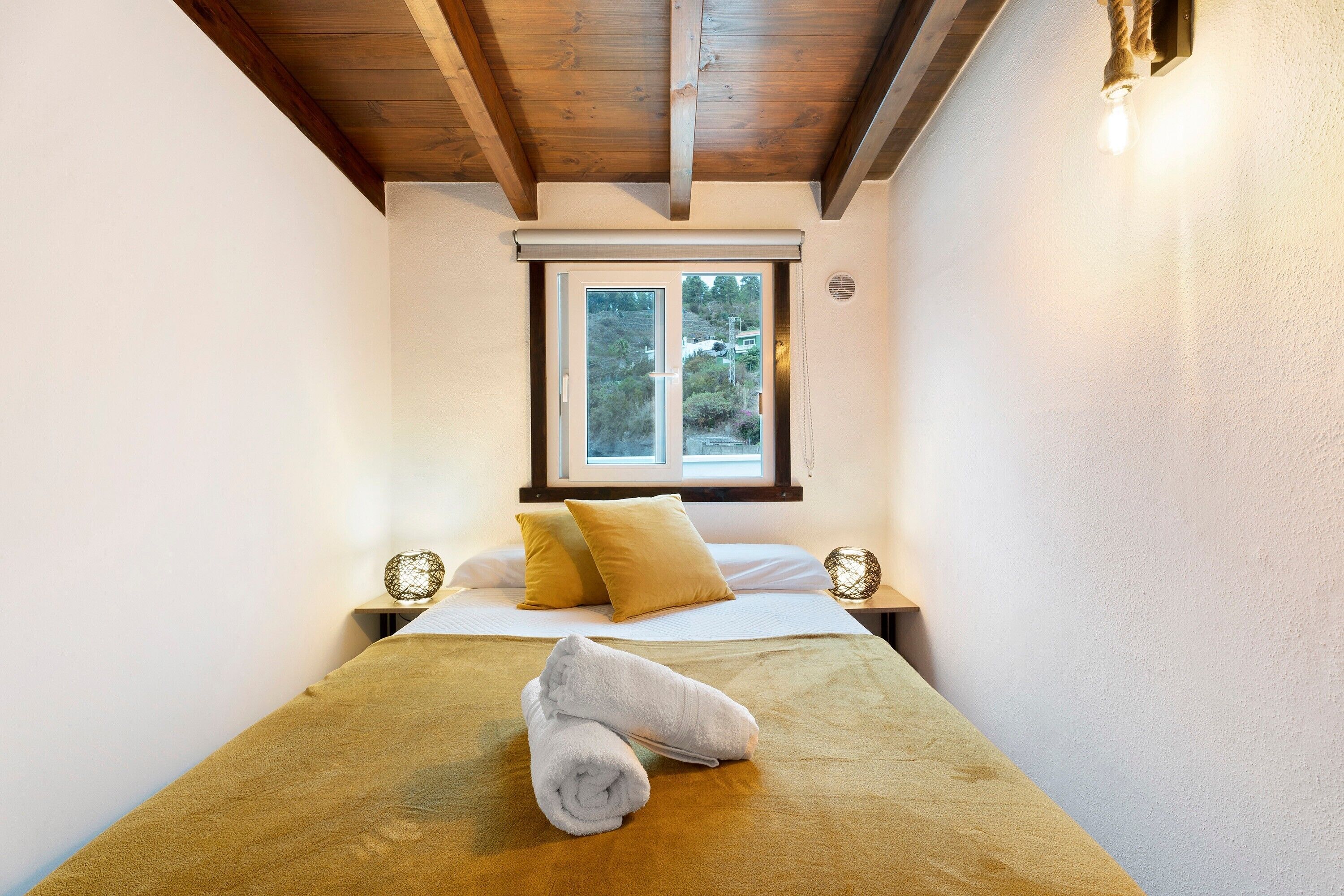 2 slaapkamers, een strijkplank/strijkijzer, gratis wifi, beddengoed