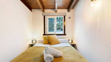 2 slaapkamers, een strijkplank/strijkijzer, gratis wifi, beddengoed