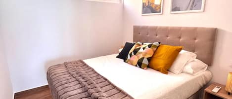 2 室のベッドルーム、アイロン / アイロン台、WiFi (無料)、ベッドシーツ