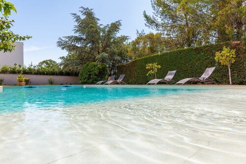 Appartement 'Cocon Avec Piscine Et Jardin' met Gedeeld Zwembad, Privé Terras en WiFi