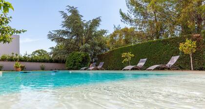 Apartment 'Cocon Avec Piscine Et Jardin' with Shared Pool, Private Terrace and Wi-Fi