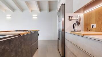 Frigorífic, microones, forn i placa de cuina