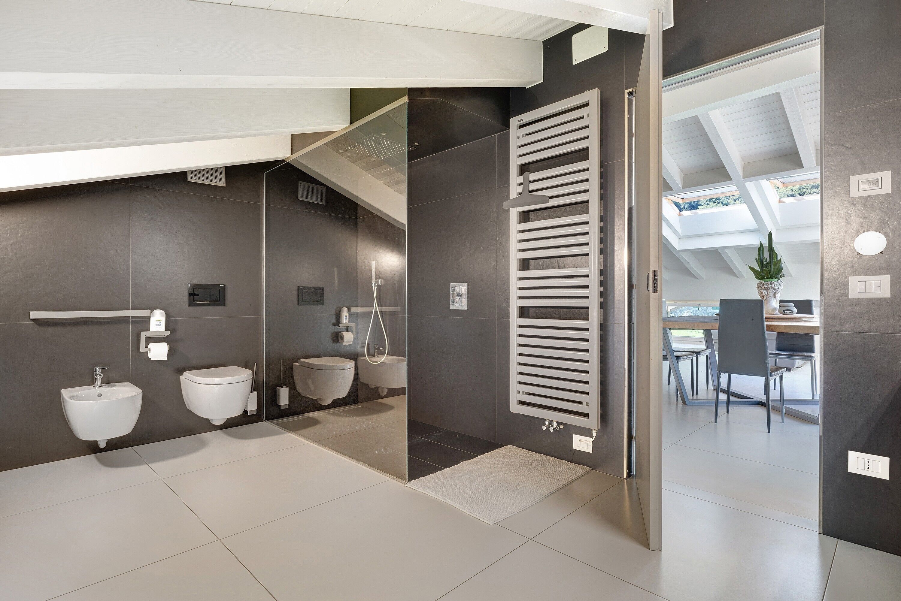 Bathtub, hair dryer, towels