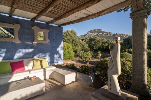 Ferienwohnung "Art House" mit Bergblick, privater Terrasse & Wi-Fi