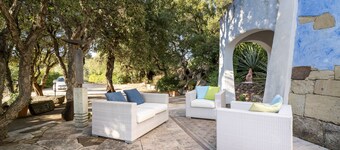 Apartment "Art House" with Mountain View, Private Terrace & Wi-Fi