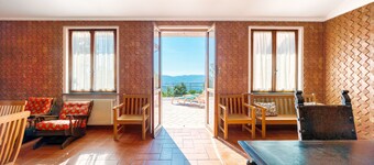 Villa Marta in Spoleto, 3 Bedrooms, 2 Bathrooms, Large Sun Terrace and Garden