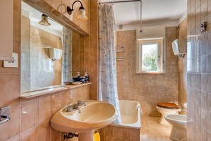 Bathtub, hair dryer, towels