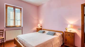 1 bedroom, free WiFi, bed sheets