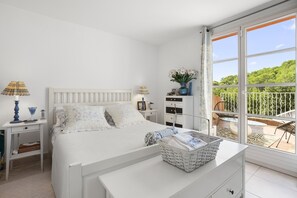 3 bedrooms, iron/ironing board, free WiFi, bed sheets - Villa 'Lorguaise Avec Piscine' with Private Pool, Wi-Fi and Air Conditioning (Lorgues)